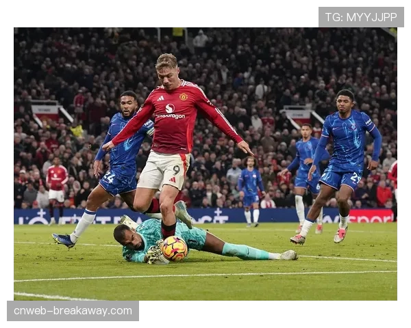 热刺vs曼联一役,B费与霍伊别尔中场缠斗,双方合计完成9次成功对抗 热刺vs曼联一役,B费与霍伊别尔中场缠斗,双方合计完成9次成功对抗